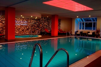 فندق ميونخ: هيمافان حمام سباحة داخلي