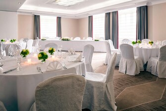 Ballsaal in München – Aufbau für eine Hochzeit