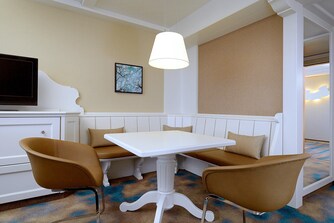 Bavarian Junior Suite - Dining Area