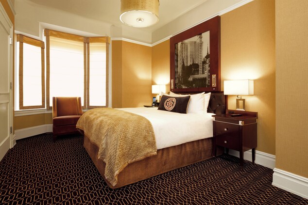 Midtown Manhattan hotel queen room