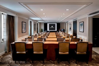Sala de reuniones con disposición estilo de salón