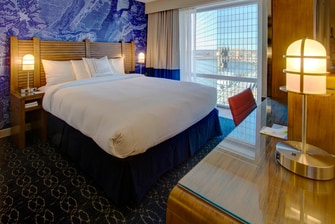Chambre avec lit king size - vue sur le fleuve