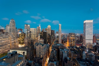 Вид на городской горизонт Мидтауна Манхэттена
