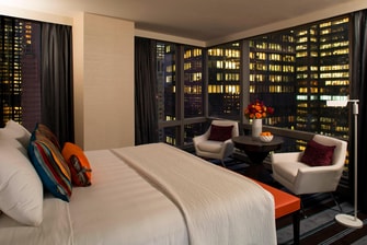 Hotelzimmer mit Blick auf Manhattan