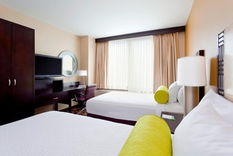 Gästezimmer mit Doppelbett in Hotels im Stadtzentrum von New York