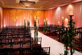 Место проведения церемонии бракосочетания в большом бальном зале