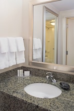 SpringHill Suites Virginia Beach Oceanfront Bathroom