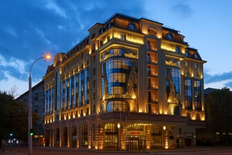 Отель Marriott ночью (Новосибирск, Россия)