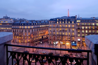 Chambre d'hôtel de luxe sur les Champs-Élysées