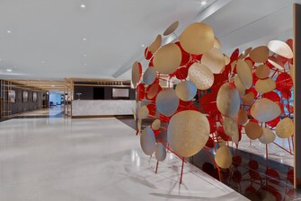 Kunstwerk-Lobby bei Anreise