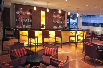 Bar del lobby en el hotel de Puebla