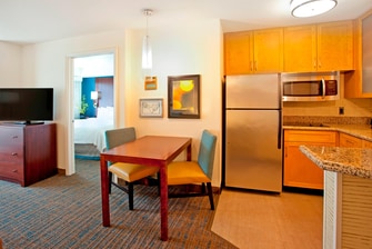 One-Bedroom Suite Dining & Kitchen Area
