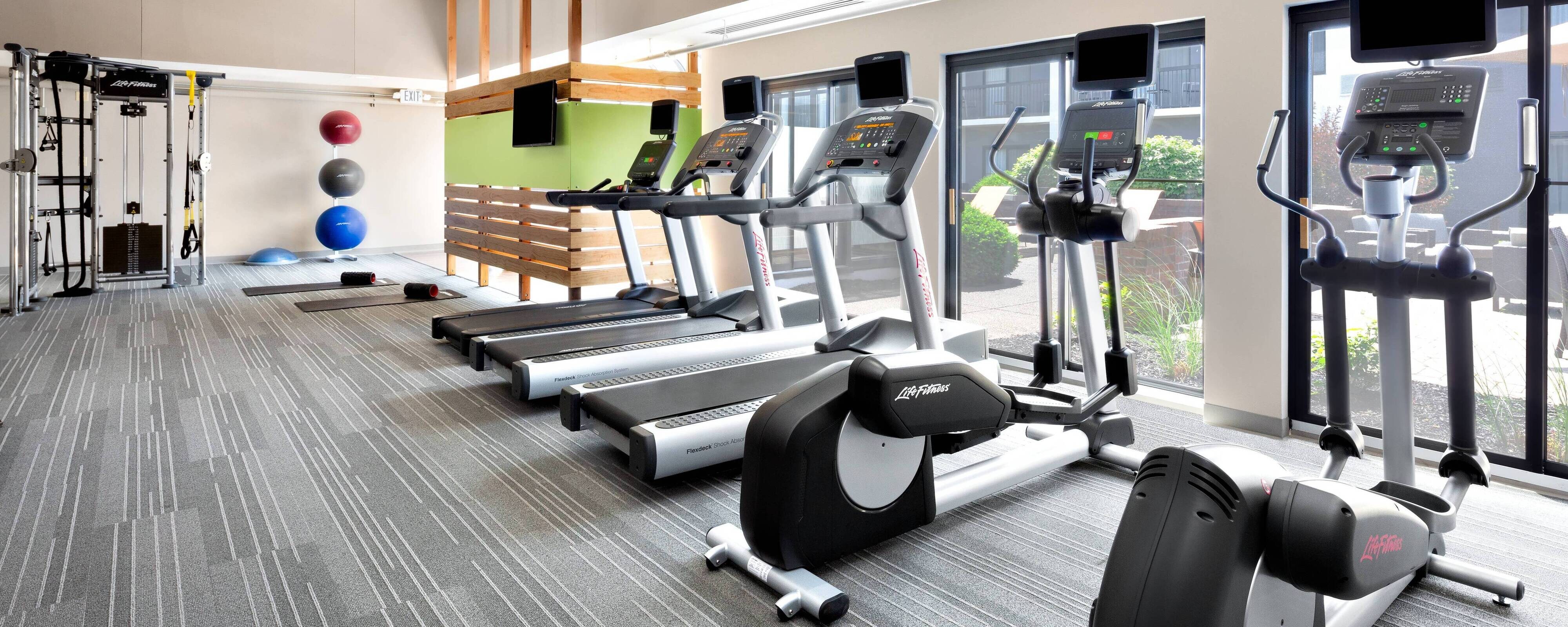 Coraopolis, PA Hotels with Gym Courtyard Pittsburgh Airport