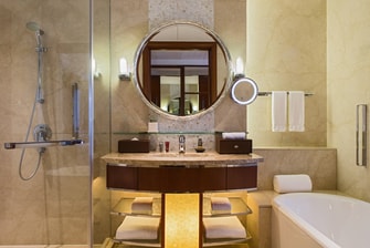 Shanghai Marriott Hotel City Centre – Gästezimmer mit 1 Kingsize- oder 2 Doppelbetten