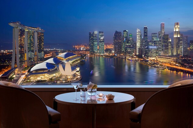 Club Lounge with spectacular views of Marina Bay.