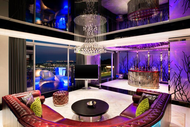 Extreme WOW Suite - Living Room