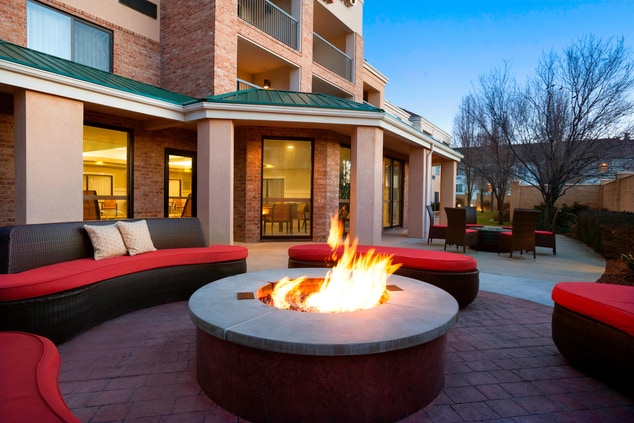 Courtyard Salt Lake City Layton - Outdoor Firepit Area