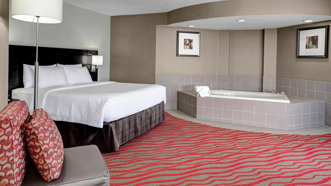 Larger Guest Room with Whirlpool