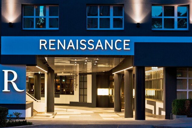 Renaissance Wien Hotel Entrance