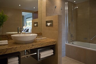 جناح في فندق فيينا به حمام