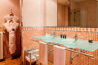Baño de la habitación Superior del hotel de Valladolid