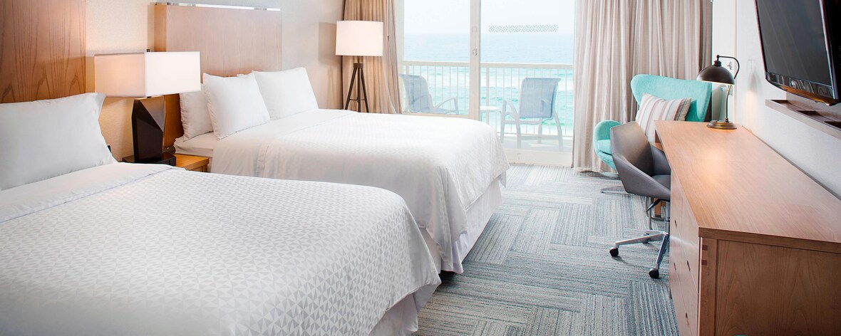 Strandseitiges Zimmer mit zwei Queensize-Betten