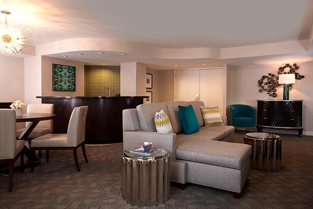 Wardman Park Center Tower Executive Suite - Living Area