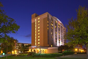 Alexandria, VA hotel exterior