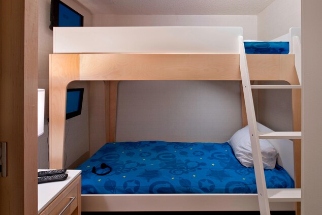 Kids Zone Guest Room – Bunk Beds
