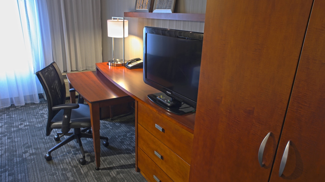 Guest Room – Work Desk