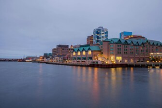 Extérieur de l'hôtel du port d'Halifax
