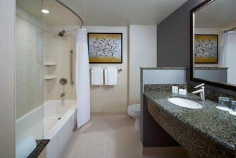 Salle de bains d'une chambre de l'hôtel de Point-Claire, au Québec