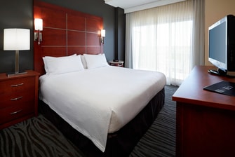 Hôtels adaptés aux séjours de longue durée à proximité de l'aéroport international Pierre-Elliott-Trudeau de Montréal