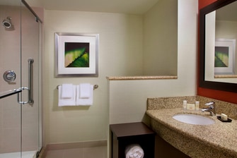 Calgary Airport Hotel Bathroom
