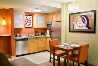 Chambre d'hôtel avec cuisine à Calgary, Rhode Island