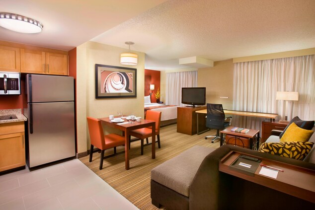 RI Calgary Hotel Room